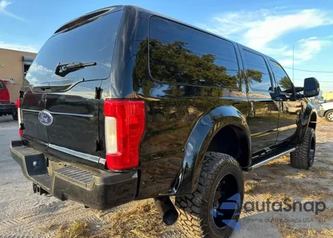 2004 Ford Excursion Eddie Bauer z USA, uszkodzony, nr VIN 1FMSU45P14EA06923